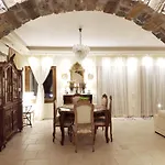 Vila Pari Manda *