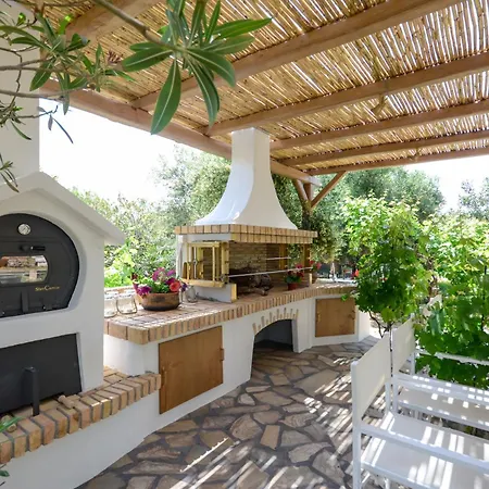 Pari Manda Villa