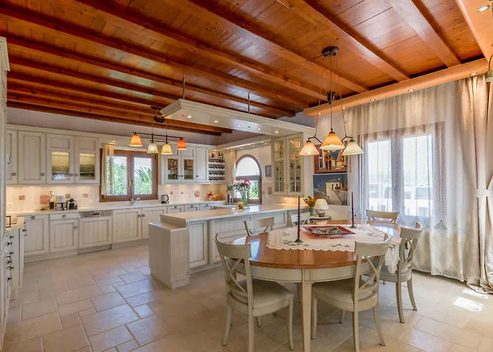 Pari Manda וילה איוס פרוקופיוס